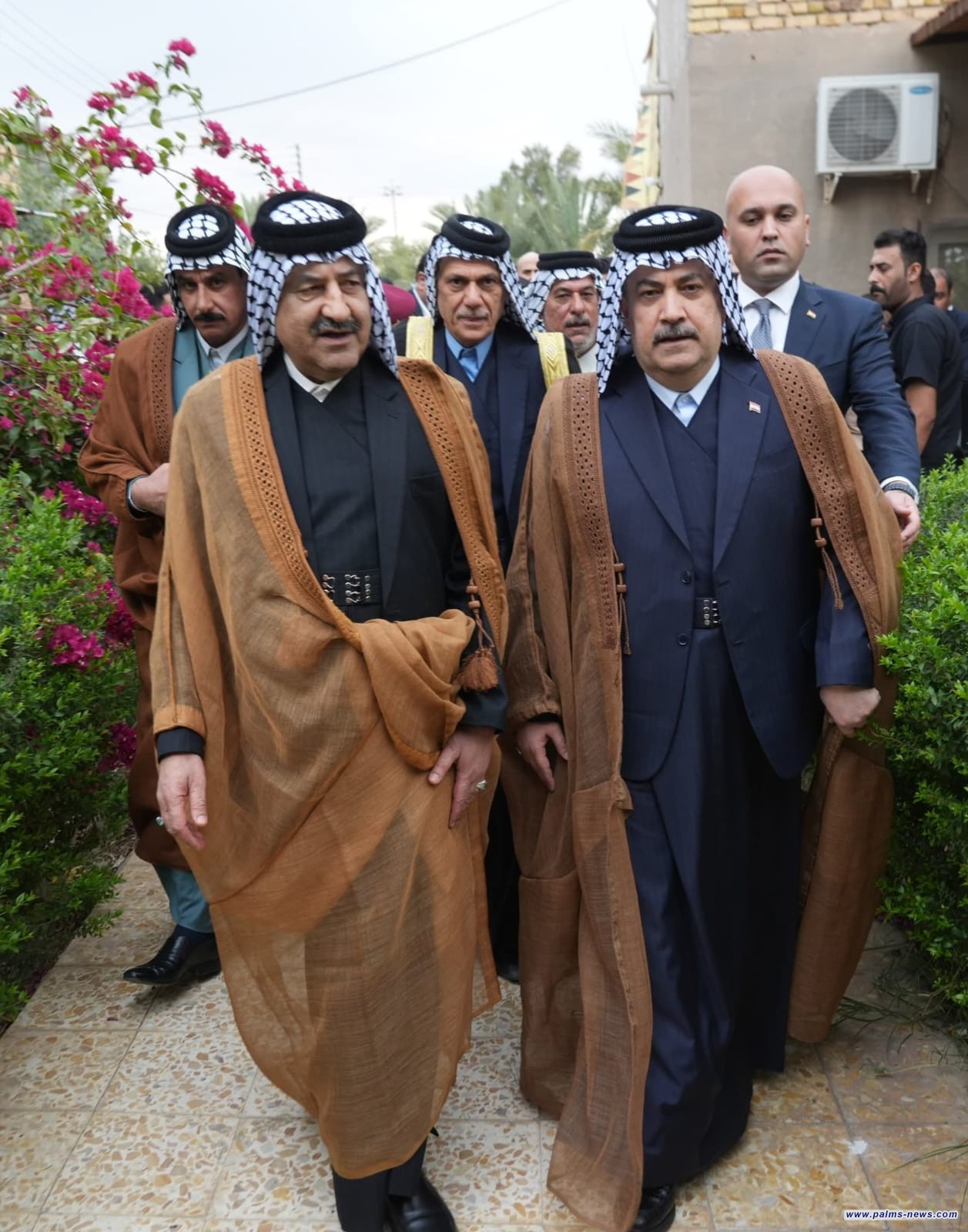 السوداني يصل إلى ناحية البحاثة في محافظة ميسان ويتبادل التهاني مع المواطنين